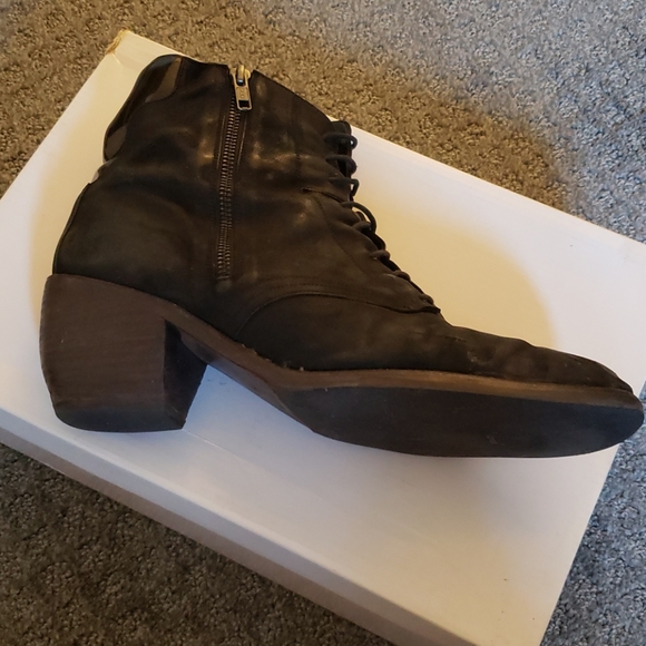LD Tuttle Boots - Picture 3 of 3